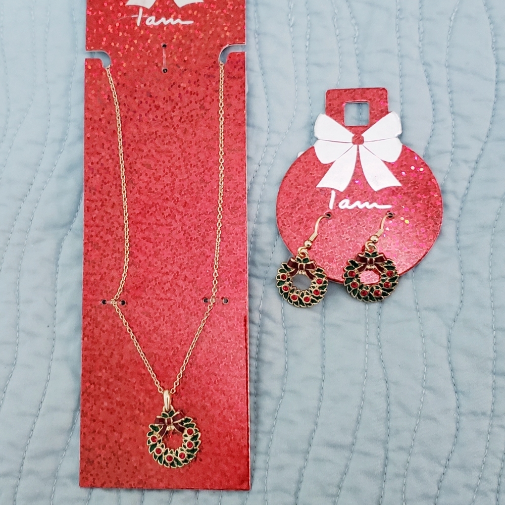 NWT Christmas Wreath Jewelry Set